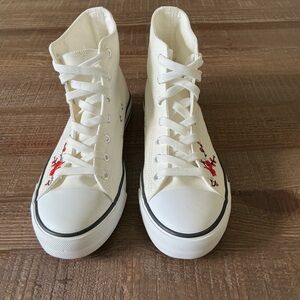 Kufeiti Woman’s High Top Canvas Sneaker Embroidered Plum Blossoms. Size 10/41